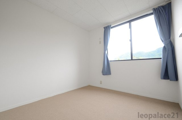 レオパレス若松の居間・リビング|二階居間