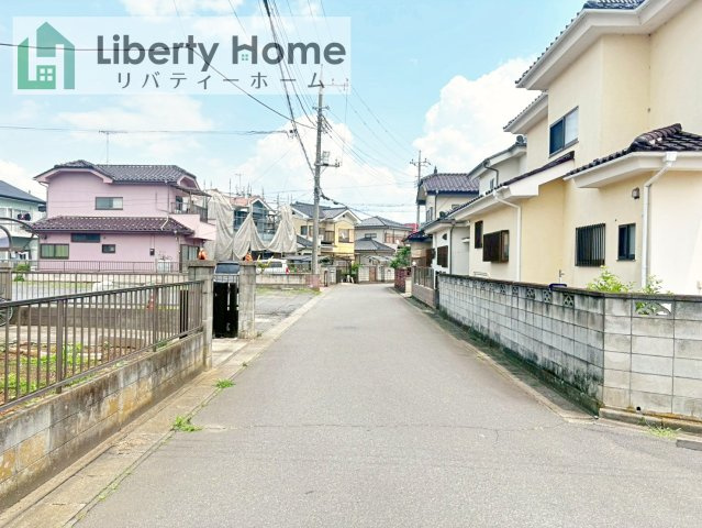 境町第8　新築戸建の前面道路含む現地写真