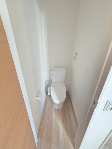 新築　太田市浜町1期　1号棟のトイレ|現地写真　トイレは温水洗浄機能付きです！節水タイプなので家計に優しいトイレです！