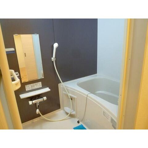 横浜市戸塚区汲沢８丁目の賃貸マンションの浴室|清潔感のあるお風呂です♪