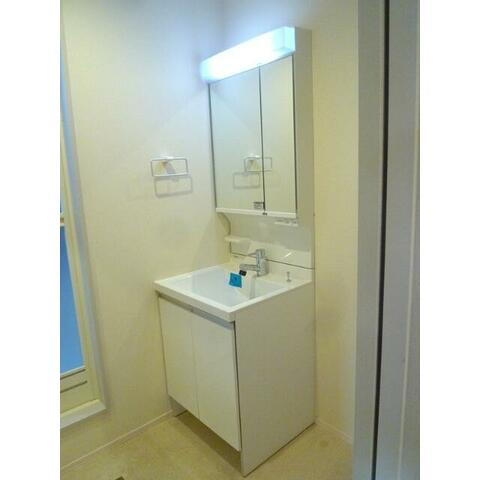 横浜市戸塚区汲沢８丁目の賃貸マンションの洗面所|明るい洗面所です