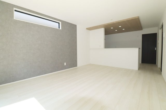 郡山市安積４丁目　　　２号棟　　　安積第３小学校、安積第２中学区の外観|北側から見た駐車場を含む外観♪