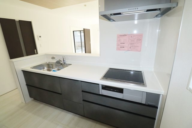 郡山市安積４丁目　　　２号棟　　　安積第３小学校、安積第２中学区の居間・リビング