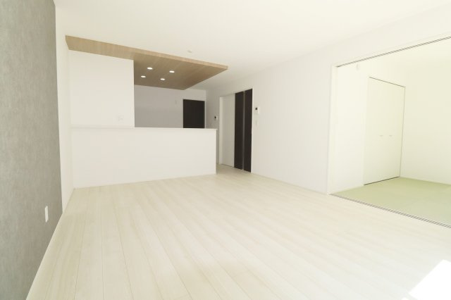 郡山市安積４丁目　　　２号棟　　　安積第３小学校、安積第２中学区の居間・リビング