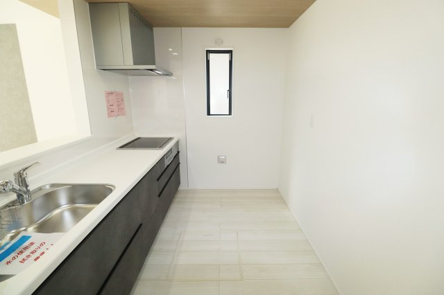 郡山市安積４丁目　　　２号棟　　　安積第３小学校、安積第２中学区の居間・リビング