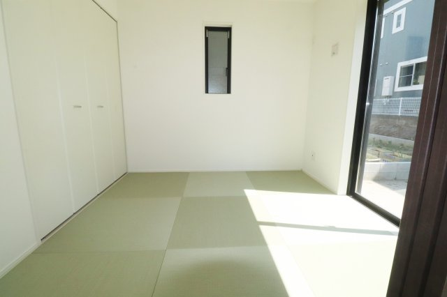 郡山市安積４丁目　　　２号棟　　　安積第３小学校、安積第２中学区の居間・リビング