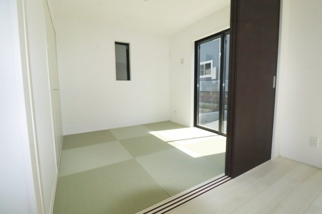 郡山市安積４丁目　　　２号棟　　　安積第３小学校、安積第２中学区の居間・リビング