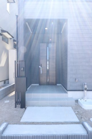 郡山市安積４丁目　　　２号棟　　　安積第３小学校、安積第２中学区の玄関