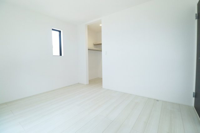 郡山市安積４丁目　　　２号棟　　　安積第３小学校、安積第２中学区の洋室