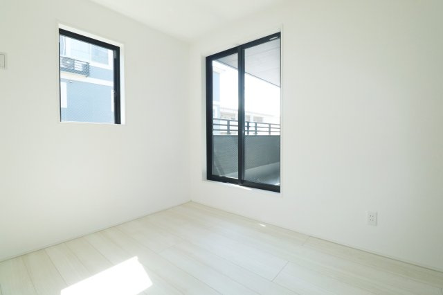 郡山市安積４丁目　　　２号棟　　　安積第３小学校、安積第２中学区のバルコニー