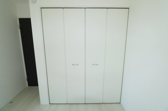 郡山市安積４丁目　　　２号棟　　　安積第３小学校、安積第２中学区の洋室