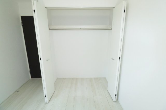 郡山市安積４丁目　　　２号棟　　　安積第３小学校、安積第２中学区の洋室