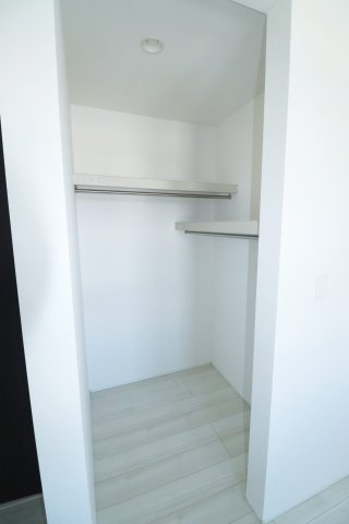 郡山市安積４丁目　　　２号棟　　　安積第３小学校、安積第２中学区の洋室