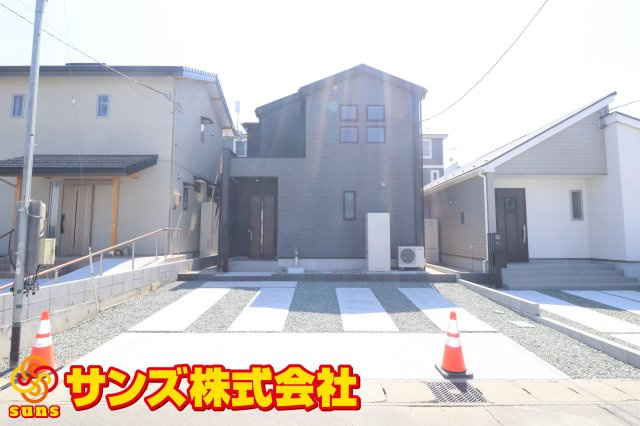 郡山市安積４丁目　　　２号棟　　　安積第３小学校、安積第２中学区の外観|北側から見た駐車場を含む外観♪