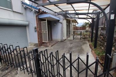 【駐車場】 | 楠ケ丘庭付き戸建 | 屋外