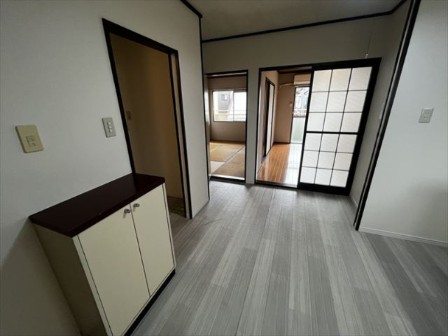 メゾンラフィットの玄関|シューズボックス有り