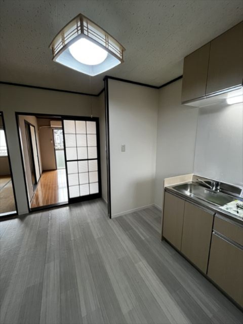 メゾンラフィットの居間・リビング|照明器具はご内見用のため設備ではありません