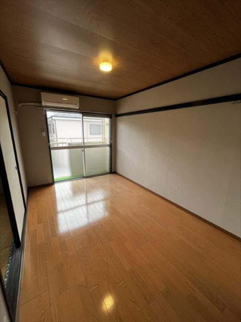 メゾンラフィットの居間・リビング|照明器具はご内見用のため設備ではありません