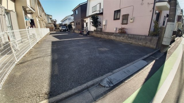 メゾンラフィットの駐車場