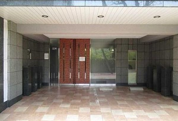 グーディッシュ久米川のエントランス