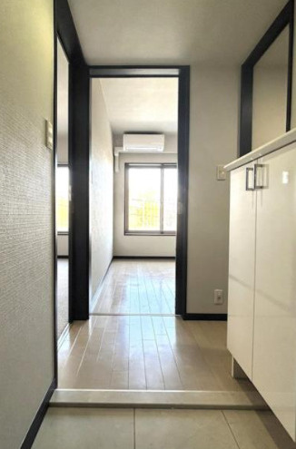 グーディッシュ久米川の玄関