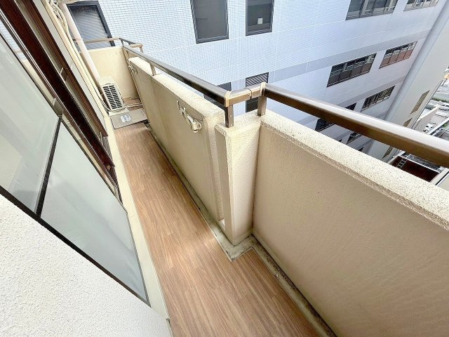 パークモダン新大阪のバルコニー