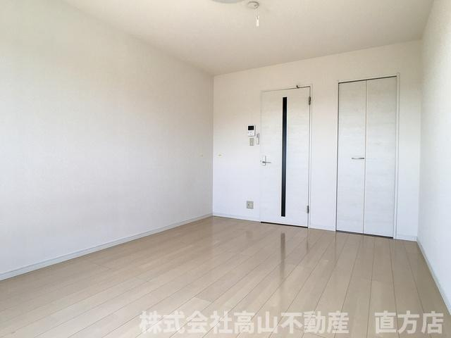 ラトゥール感田の居間・リビング