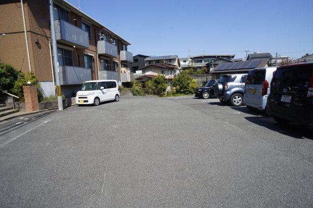 シャーメゾン東松ヶ丘Ｂの駐車場