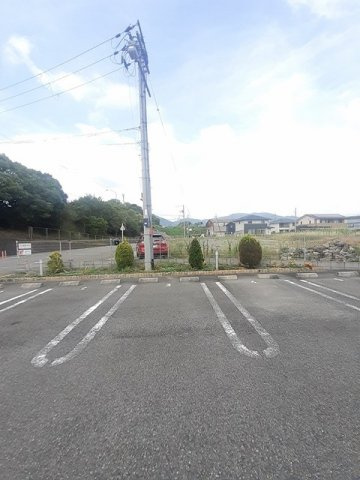 【駐車場】 | アンジュールＡＲＩＤＡ　Ⅰ | 車をお持ちの方に嬉しい駐車場付きの物件です