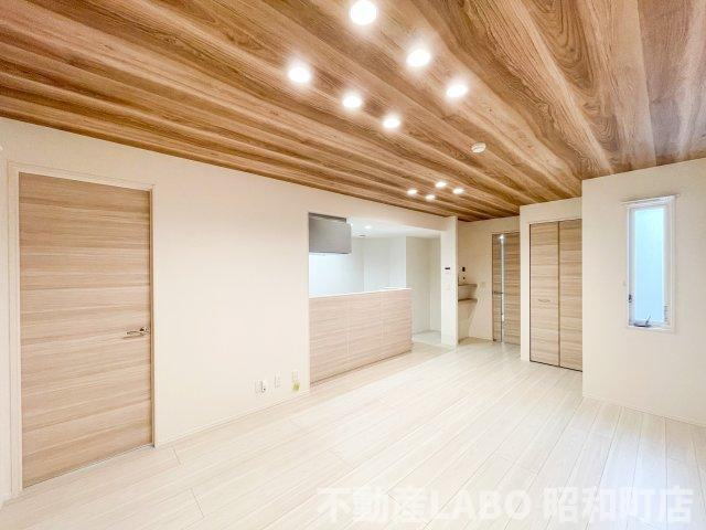 スペチアーレ平野西の洋室