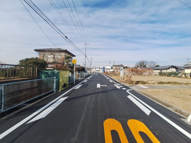 高崎市萩原町売土地の前面道路含む現地写真