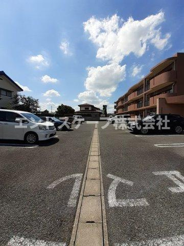 サンフィールドの駐車場|高崎、前橋のお部屋探しはエンドスケープまで！お客様の理想お聞かせ下さい♪