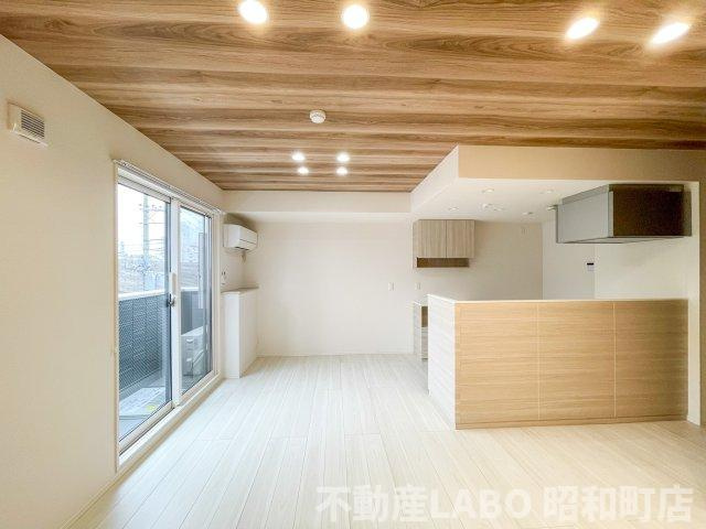 スペチアーレ平野西の居間・リビング