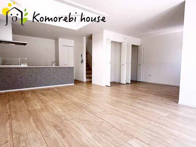 上尾市小泉　6期　新築一戸建て　グレース　01の居間・リビング|リビングです
