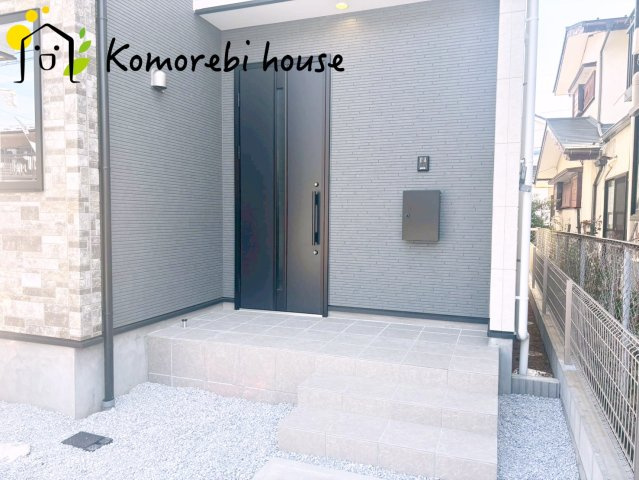 上尾市小泉　6期　新築一戸建て　グレース　01の玄関|きれいな玄関です