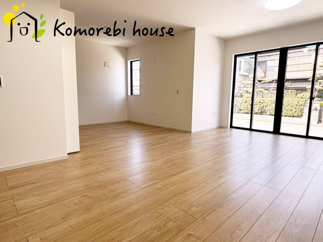 上尾市小泉　6期　新築一戸建て　グレース　01の居間・リビング|居間です