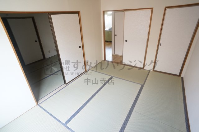 ブランシャンブルの寝室|参考、同建物・反転間取りの号室