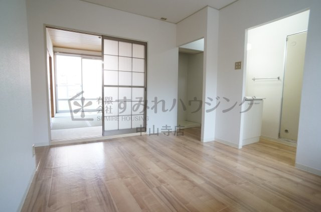 ブランシャンブルの居間・リビング|参考、同建物・反転間取りの号室