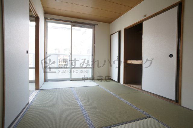 ブランシャンブルの玄関|参考、同建物・反転間取りの号室