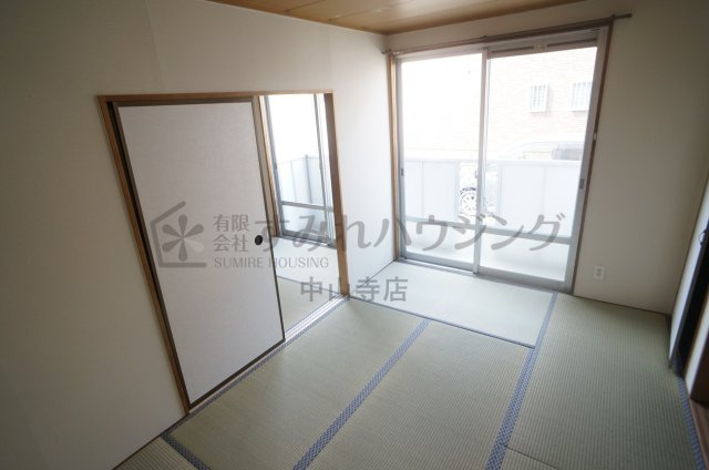 ブランシャンブルの洗面所|参考、同建物・反転間取りの号室