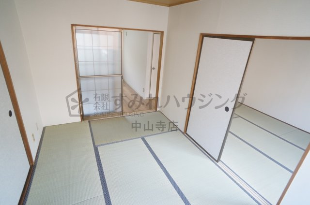 ブランシャンブルのトイレ|参考、同建物・反転間取りの号室