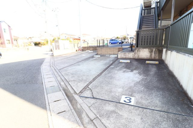 センプレヴェルデの駐車場
