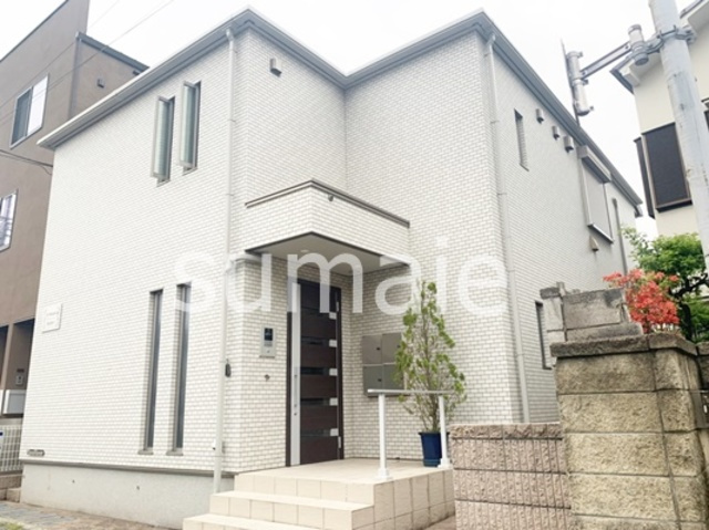 エルメゾン　ロシェの外観|2階建ての綺麗な外観です！