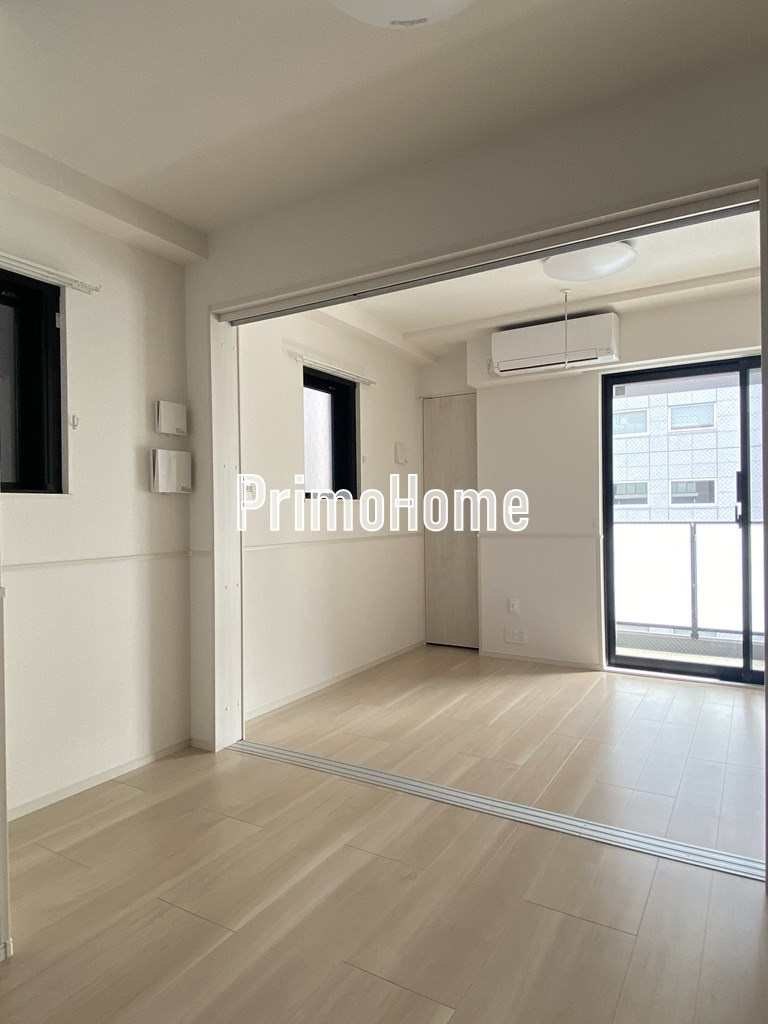 ベスティエ秋葉原の居間・リビング