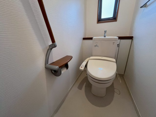 高丸1丁目戸建のトイレ