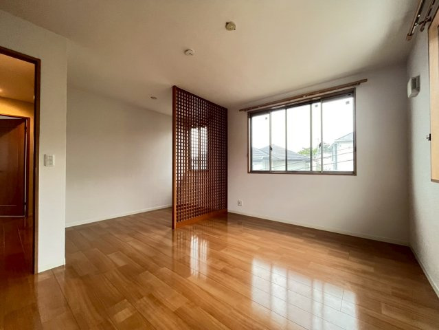 高丸1丁目戸建の洋室