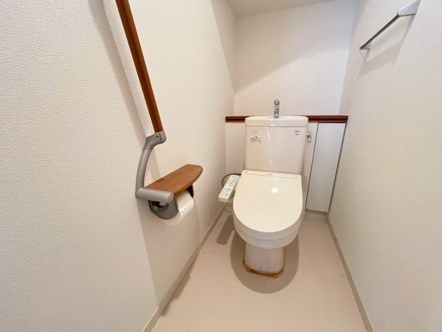 高丸1丁目戸建のトイレ
