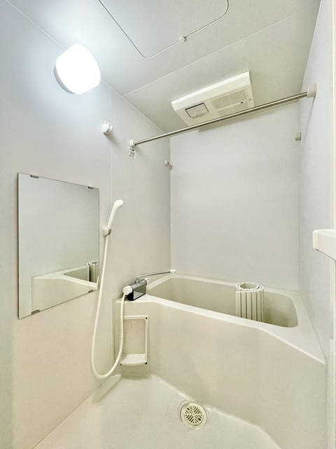 ディークレスト太子堂駅前Eastの浴室