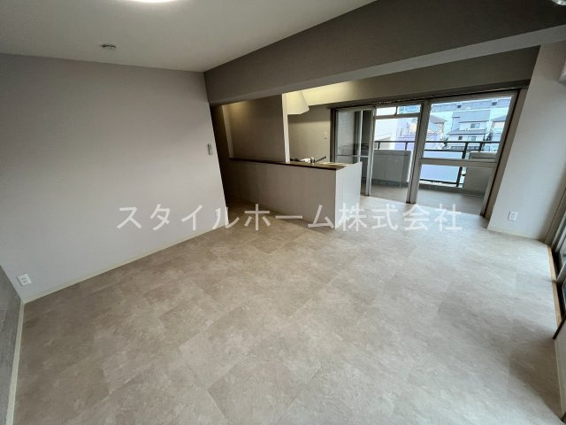 第一丸中マンションの居間・リビング