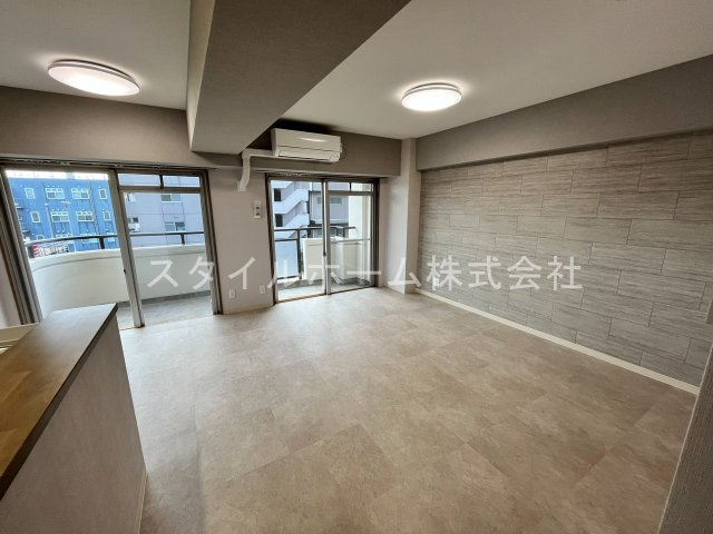 第一丸中マンションの居間・リビング